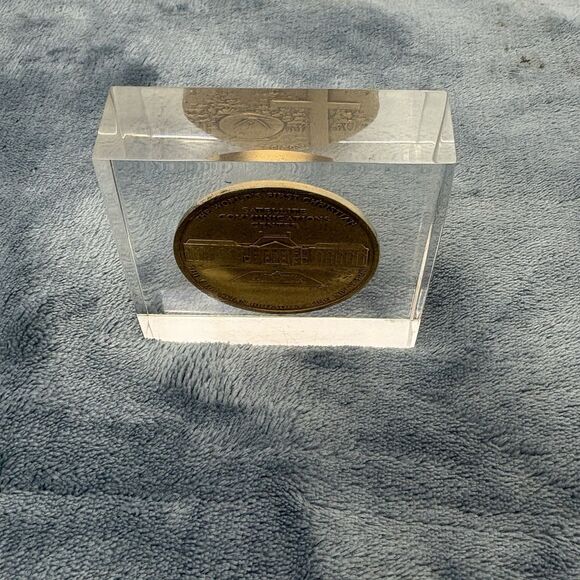 Vintage Christian Broadcasting Co Commemorative Coin in Acrylic Paperweight - Picture 6 of 8